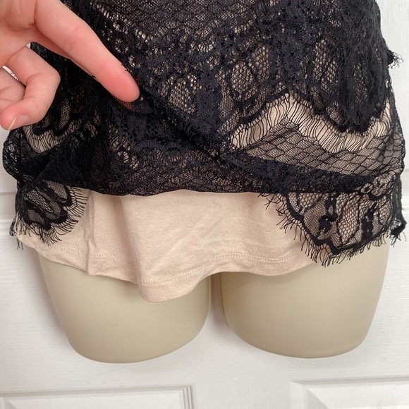 Ann Taylor Black Scalloped Lace Top With Tan Underlay Women’s Size XS - Picture 7 of 14